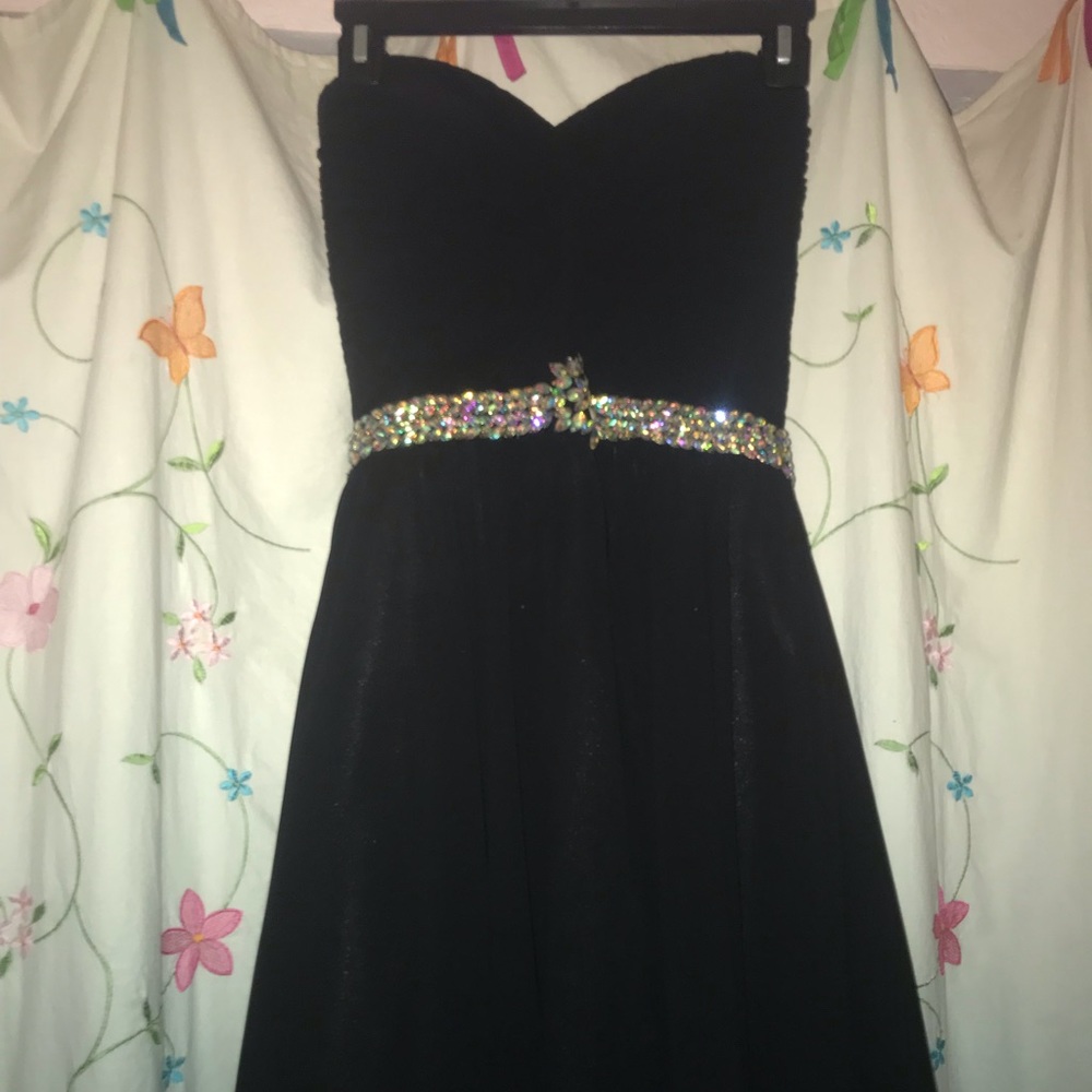 SHORT BLACK STRAPLESS HOMECOMING DRESS